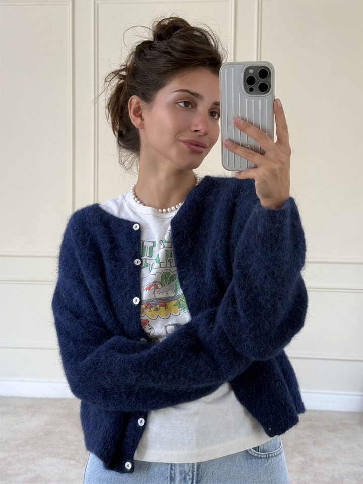Áo khoác cardigan len nữ dáng rộng một hàng cúc, chất liệu dệt kim mềm mại, phong cách thanh lịch — Màu hồng nhạt (hàng có sẵn), Màu xanh lá cây (có hàng), Màu xanh ô liu (đốm), Màu xanh đậm (Còn hàng) chi tiết 24