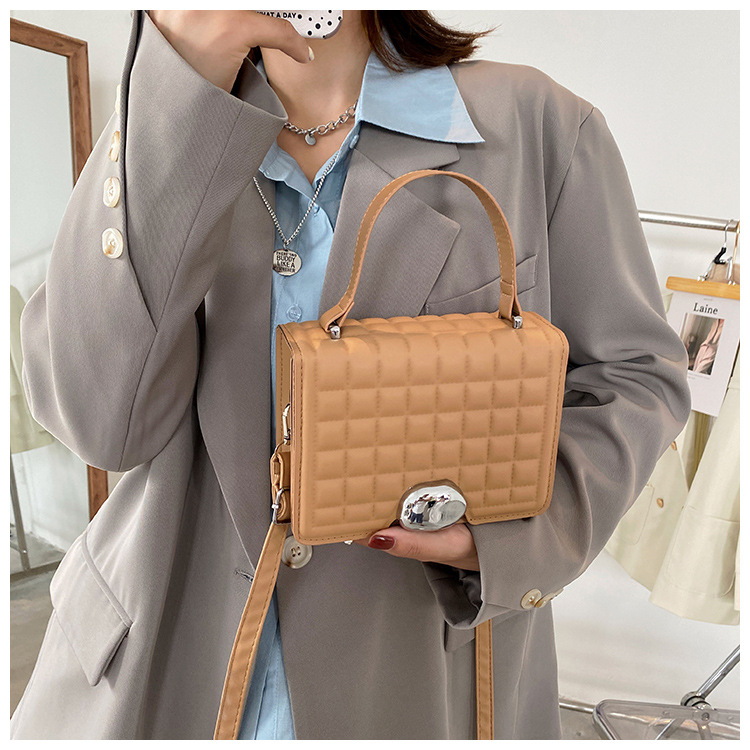 Retro Rhombus Solid Color Crossbody Small Square Bag Wholesale Nihaojewelry display picture 10