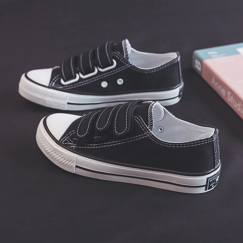 2026 primavera nuevo velcro baja zapatos blancos coreanos zapatos de lona de fijación zapatos casuales para mujeres zapatos de pareja