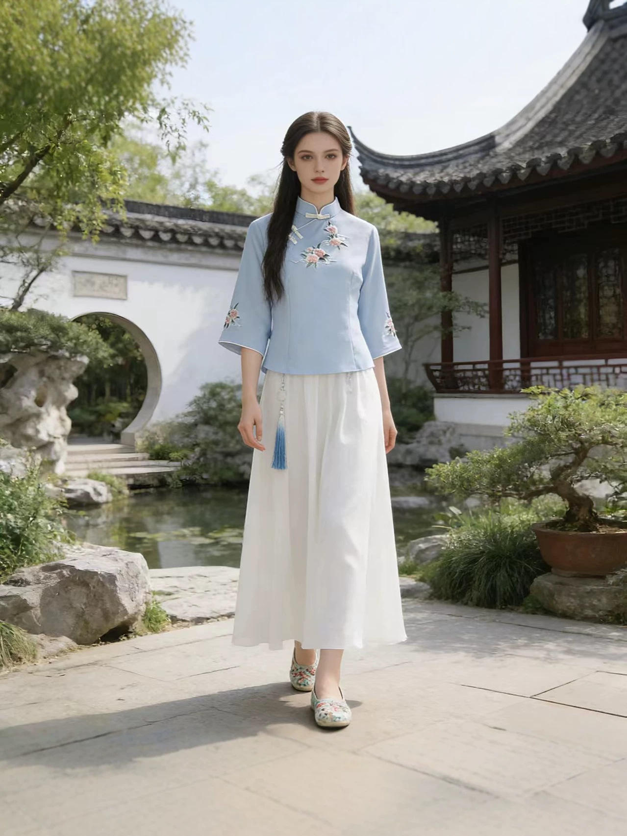Retro Republic of China style Chinese jacket seven sleeve Tang suit camellia embroidery cheongsam tasse skirt factory batch can be fixed LOGO Retro Republic of China style Chinese jacket seven sleeve Tang suit camellia embroidery cheongsam tasse skirt factory batch can be fixed LOGO