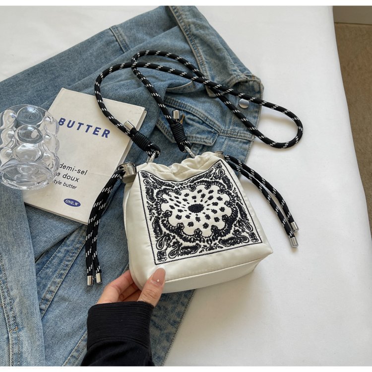 Diseño innovador para crear un estilo de bolso femenino único