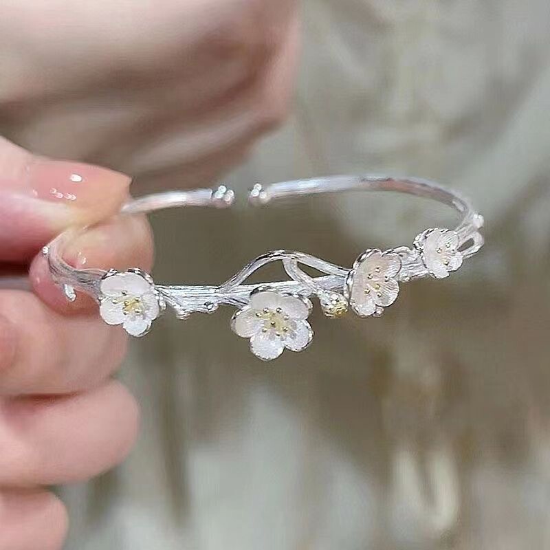2026 New Style Bracelet for Women, Niche Design, Simple and Exquisite Open Bracelet, Light Luxury Bracelet, Gift for Girlfriend or Mom 2026 New Style Bracelet for Women, Niche Design, Simple and Exquisite Open Bracelet, Light Luxury Bracelet, Gift for Girlfriend or Mom