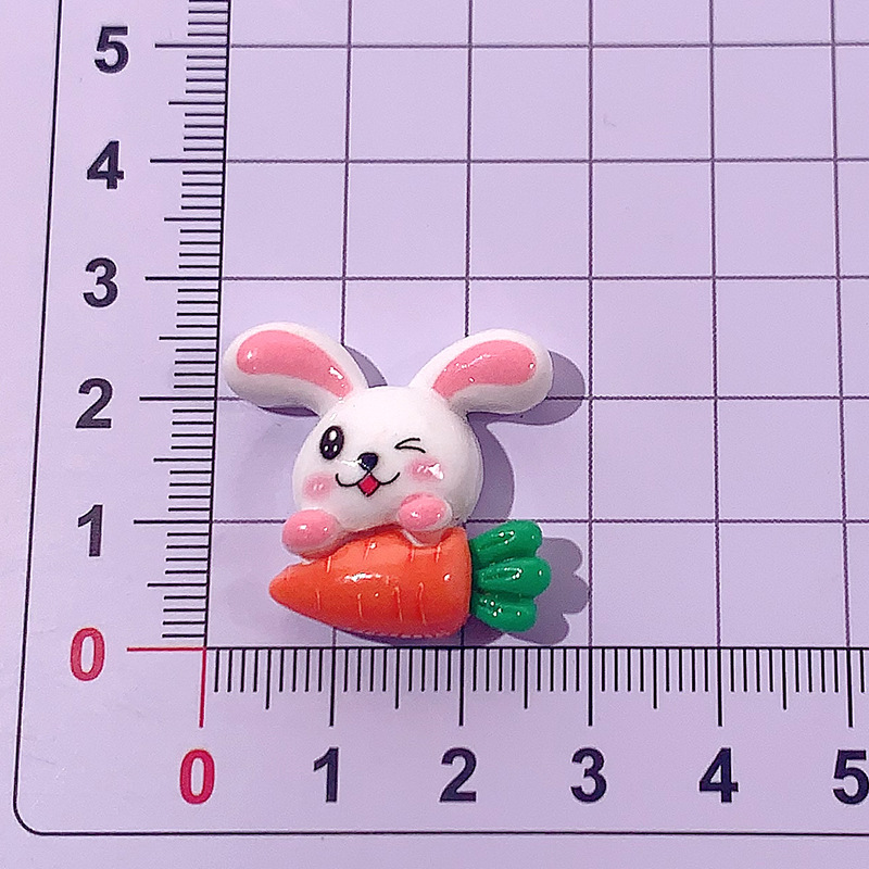 Conejo de zanahoria en la mano