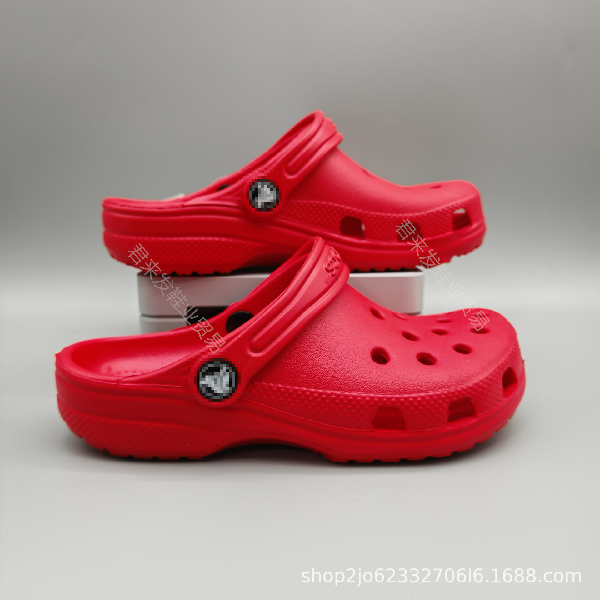 Fábrica de venta directa de zapatos de hueco de niños y niñas, zapatos de verano respirables antideslizantes zapatillas de playa ligeras al por mayor