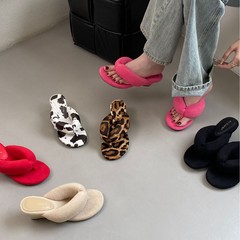 ファッショナブルな女性の靴 2025 夏の新しいスタイルの女性のためのハイヒールウェッジプラットフォーム厚底女性のためのビーチサンダル