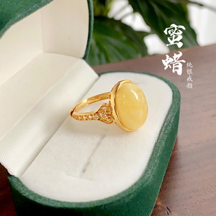 Natural beeswax ring S925 silver inlaid with Russian chicken oil yellow floating white flower beeswax egg surface ring can be certified