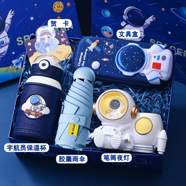 Astronaut, stationery, gift box