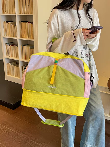 Manufacturer Wholesale, Physical Stores Carry These Lightweight, Large-Capacity Travel Bags in Contrasting Dopamine Colors, Exclusively for Business Trips