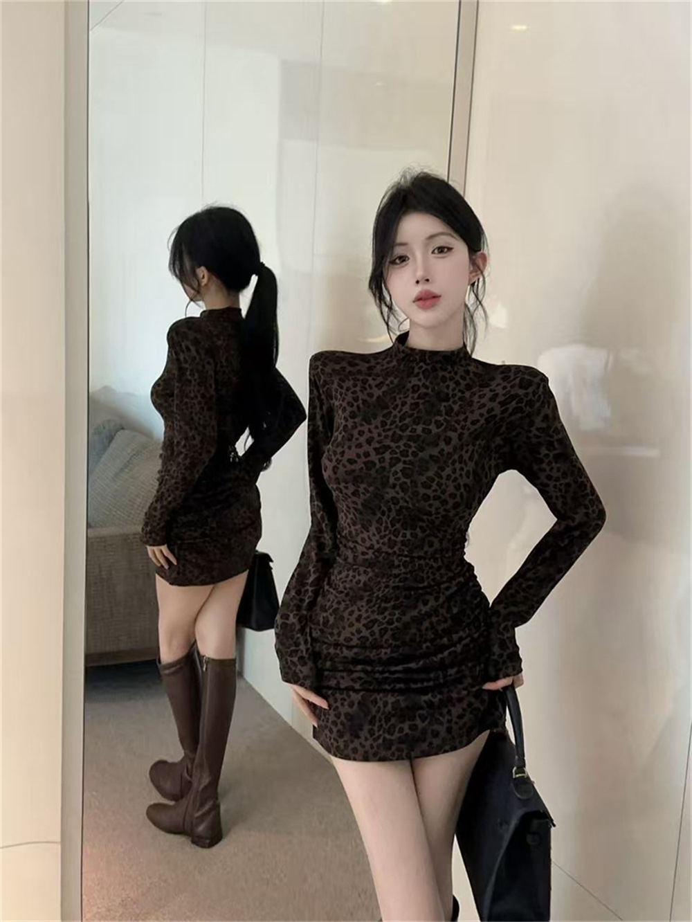 港风复古高领别致修身短裙女秋季性感包臀豹纹打底褶皱A字连衣裙