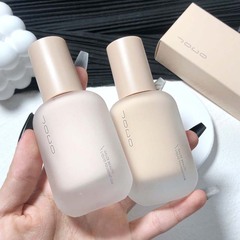 Joco軽紗美肌ファンデーションコントロールオイルで顔を整えます。