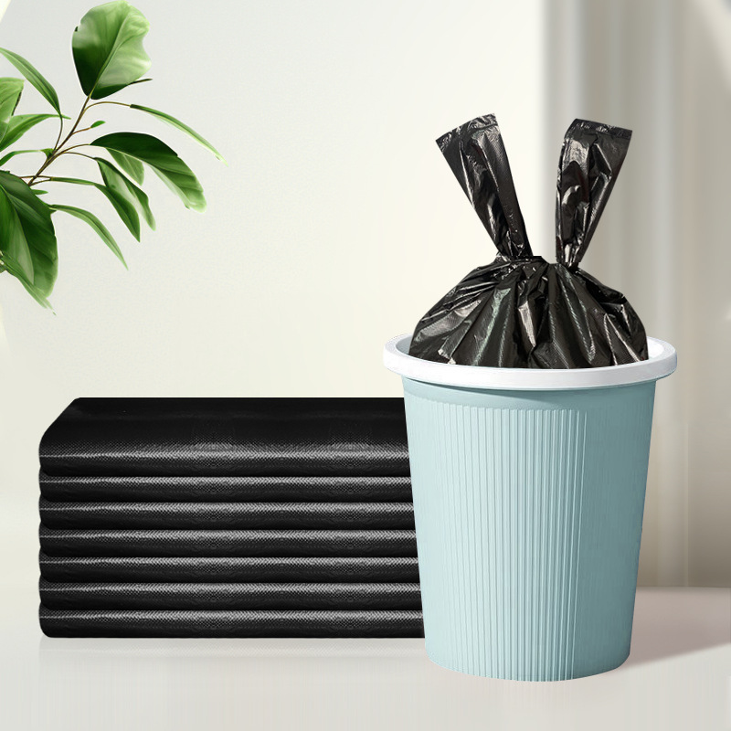 黒い家庭用のプラスチックゴミ袋を一回限りで厚くしたベストを持って便利な袋を作る|undefined