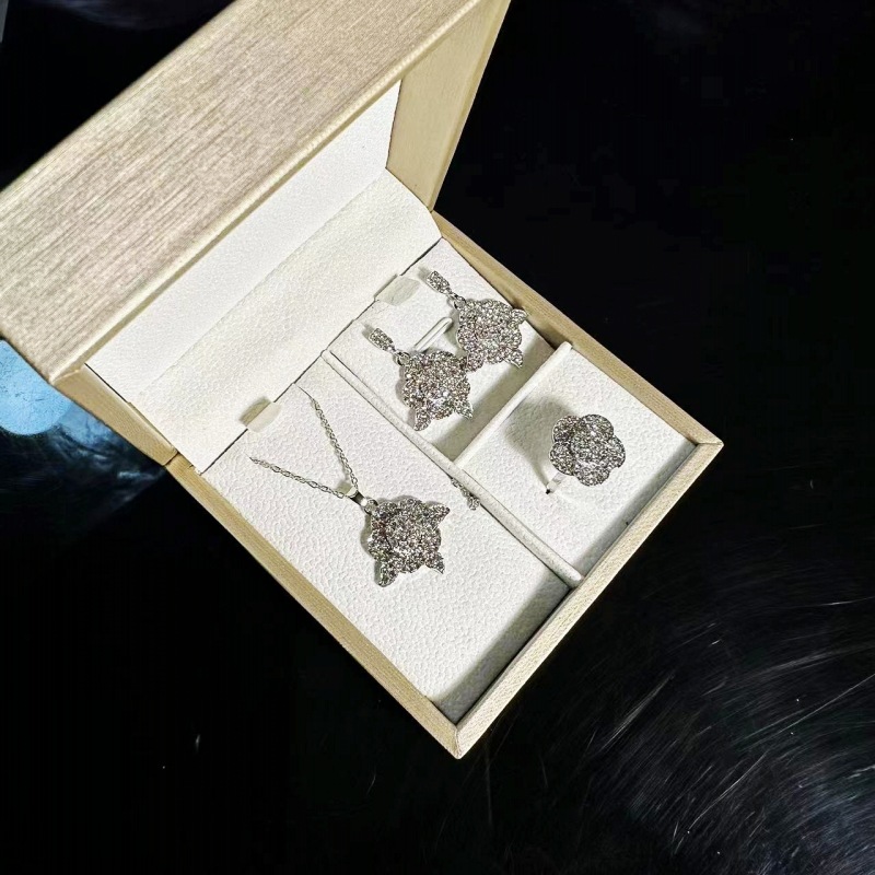 Bijoux de fiançailles trois pièces pour femme, style européen et américain, ornés de diamants sertis de diamants._voghion.com