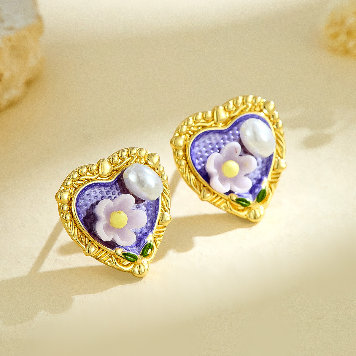 Pintura al óleo retro literaria, estilo melocotón, flor de corazón, pendientes de perlas, lujo ligero femenino, elegante, tendencia de moda exquisita, pendientes de todo fósforo
