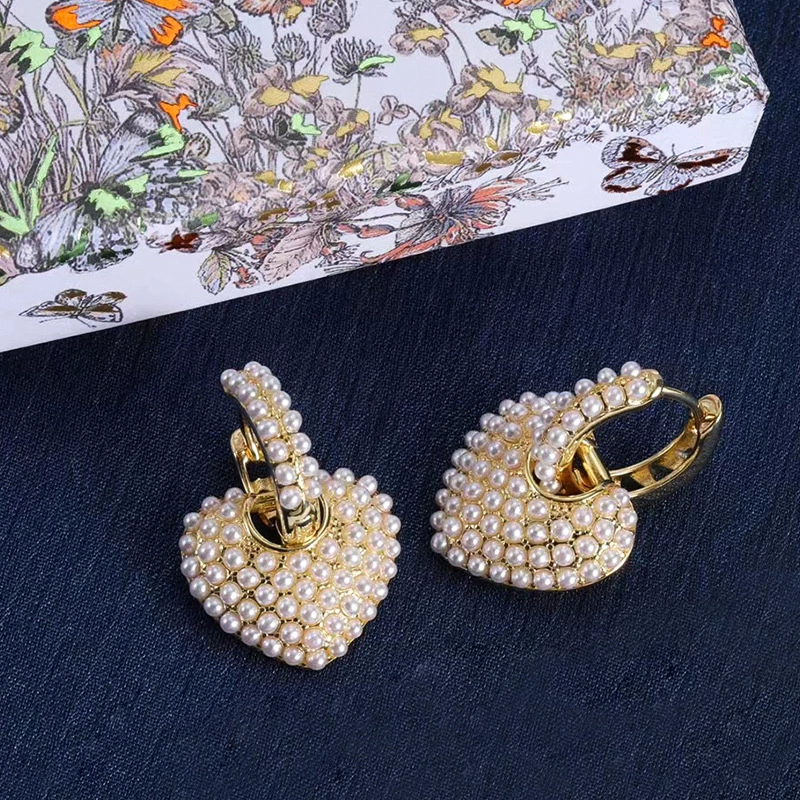 Earrings from pearl heart shaped, bright catchy style, high-quality style, light luxury style, direct factory sales