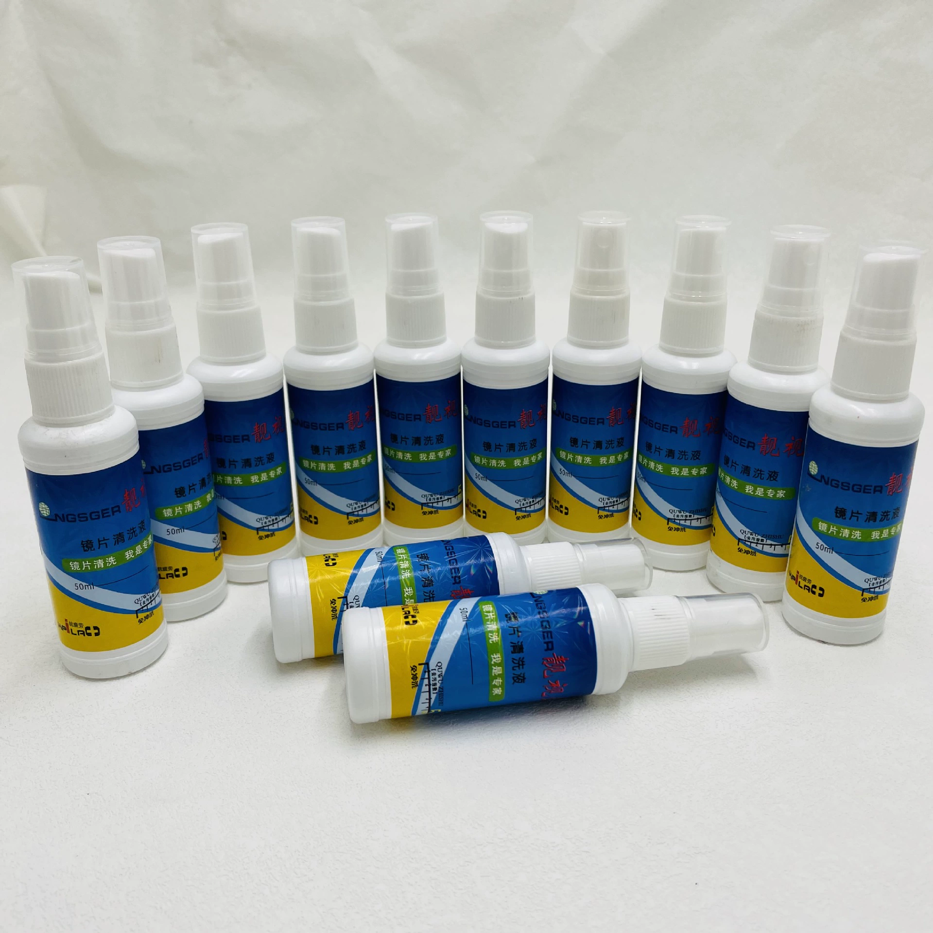 Прямые поставки с завода, бесплатный дизайн, 50 мл жидкость для очистки экранов, очиститель для экранов, возможность нанесения логотипа.