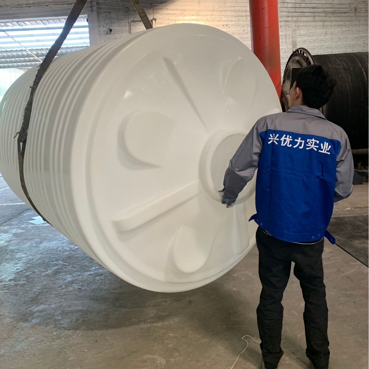 厂家20吨立式塑料水塔 20000L滚塑水塘容器平底塑胶储水罐带套圈