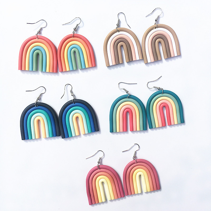 Boucles D'oreilles En Poterie Douce De Couleur Arc-en-ciel Boucles D'oreilles Géométriques En Forme De U En Poterie En Argile display picture 2