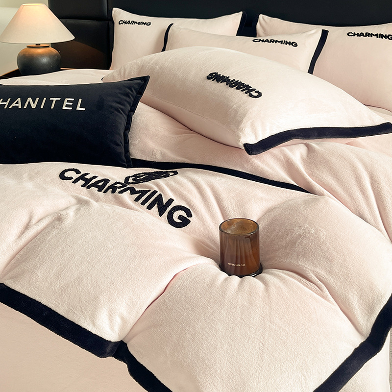 Invierno más cama de lana de cuatro piezas conjunto 2025 nueva cama de lana de leche gruesa sábanas de lana de coral cubierta de colcha de tres piezas