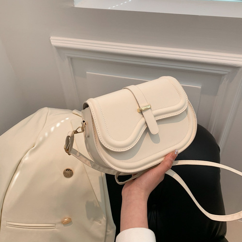 Trendy texture personalized simple bag for women  new trendy fashion crossbody bag simple western style shoulder saddle bag