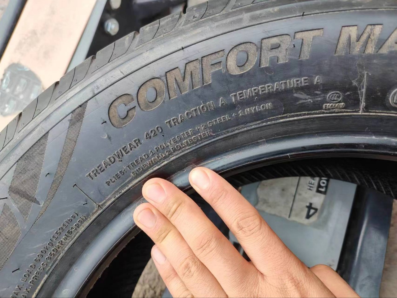 Linglong Tire 215/60R16 95V Fits Accord, Camry, Magotan, Teana, Passat, and Vezel 2156016