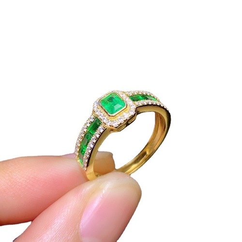Live Stream Traffic Imitation Natural Colombian Emerald Color Gemstone Ring for Women, Luxurious Full Diamond Halo Band Ring with Open Setting