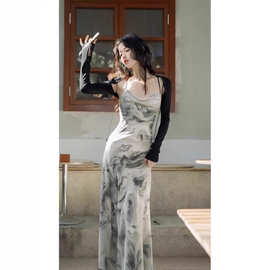 法式水墨画扎染吊带连衣裙复古修身显瘦性感纯欲中长款连衣裙