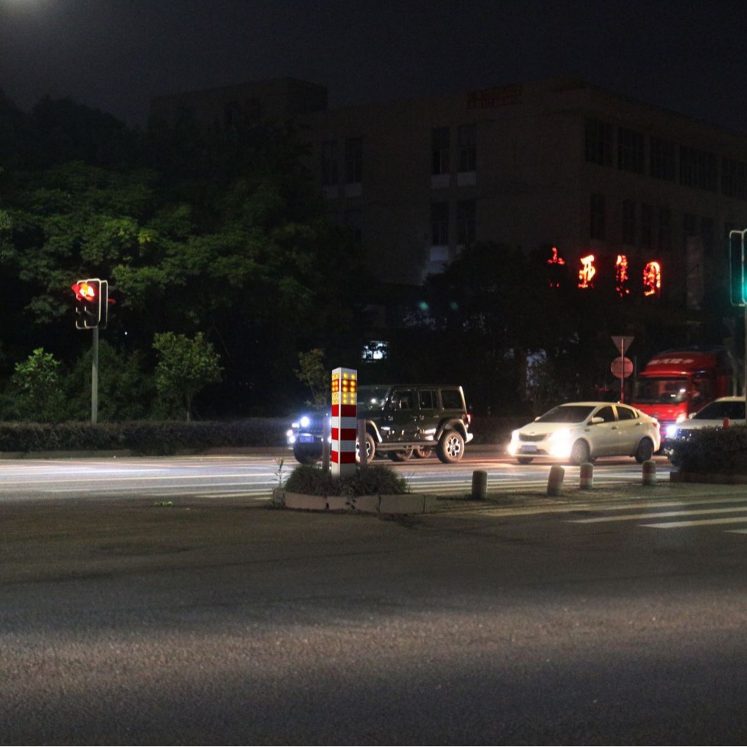 ̫���ܾ�ʾ��LED��ʾ����ײ����������·��ȫָʾ��LED��׮