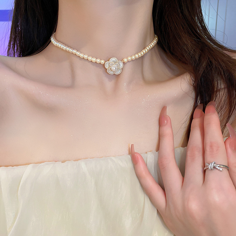 Echtgold galvanisierte Perlenblume, französische Barock-Mode, personalisierte Halskette, kleine, elegante Halskettenverzierung_voghion.com