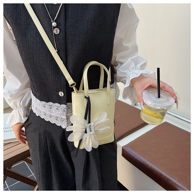 Fashionable and high-quality hand-held small bag for women, 2025 new summer Instagram versatile phone bag, Korean style trendy crossbody bag undefined
