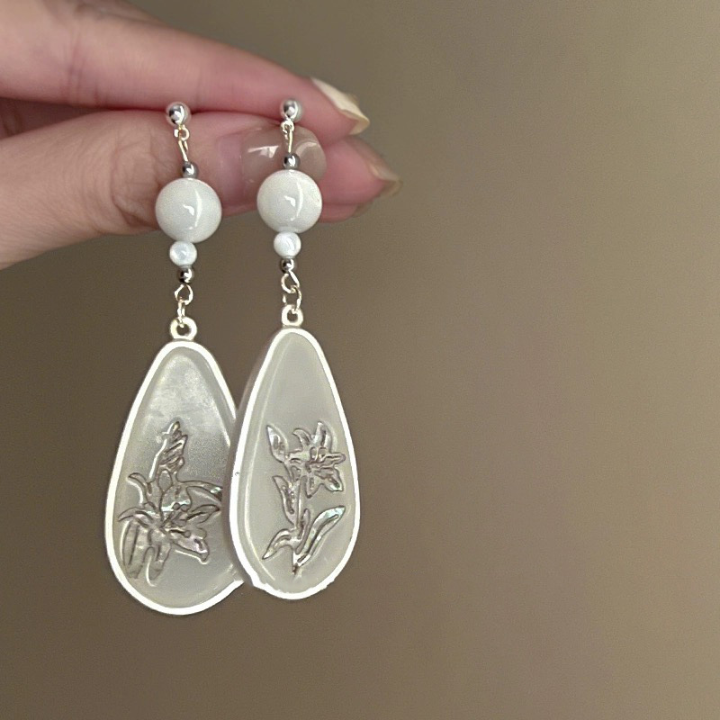 Flores dulces y elegantes transfronterizas, pendientes de perlas de amor, pendientes de estilo literario de moda de nicho, pendientes de todo fósforo con personalidad, mujeres