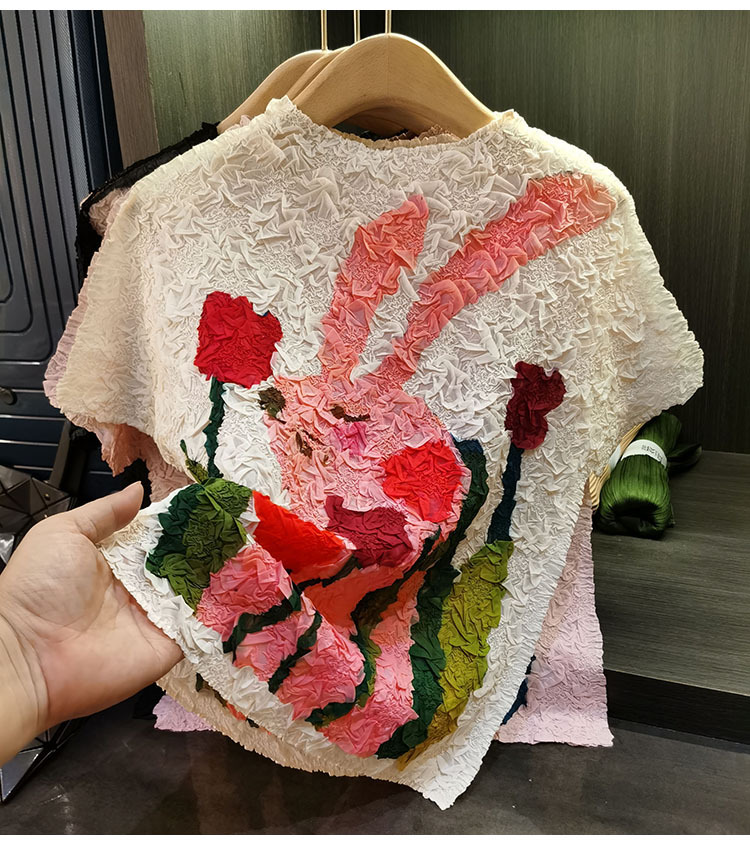 Áo thun nữ cổ tròn xếp ly in hình thỏ may mắn, tay ngắn thon gọn — Màu đen, Màu hồng, Màu trắng be chi tiết 4