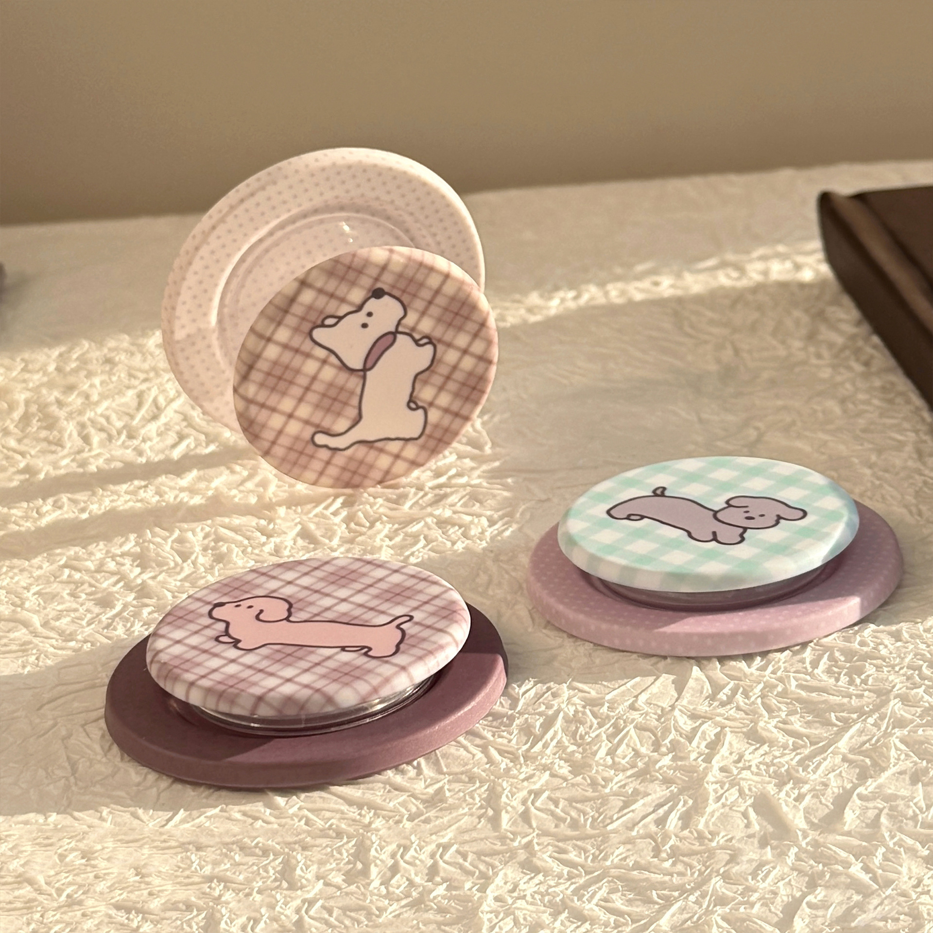 Colores de contraste para cachorros de cuadrillas Magsafe succión de soporte de airbags de película para teléfonos móviles telescópicos dibujos animados portátiles