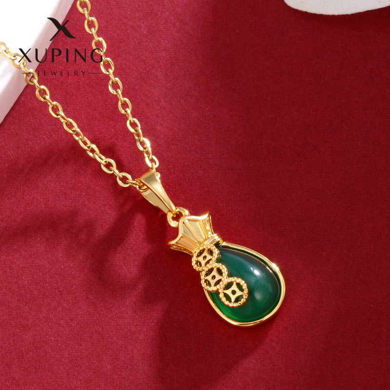 Xuping aleación de cobre chapado en oro monedas gotas de agua imitación de jade bolsas colgante accesorios retro damas colgante al por mayor