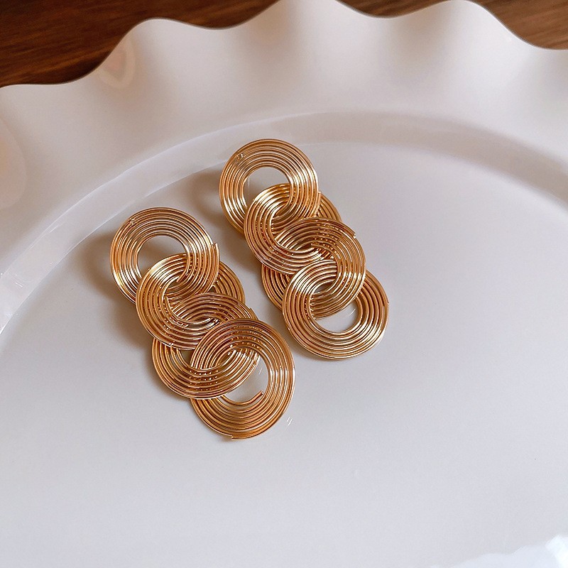 Pendientes de borla de flor de metal con aguja de plata Pendientes de temperamento de moda Pendientes exagerados de nicho europeo y americano