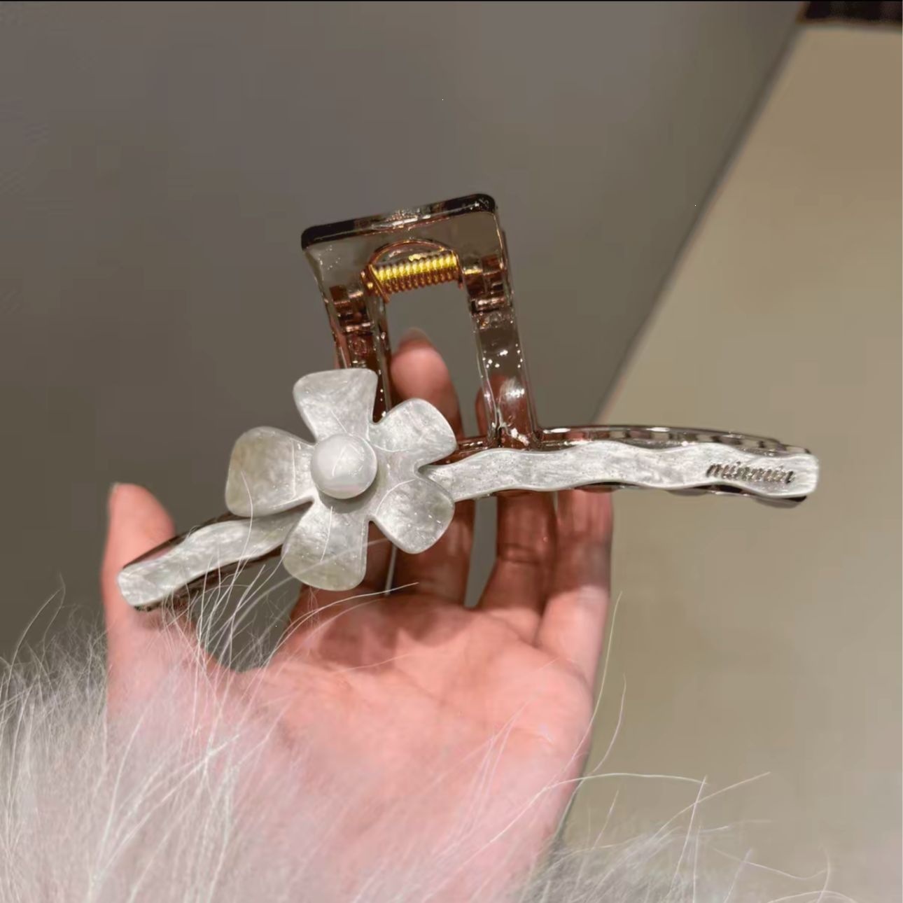 2026 nuevo clip de cabello ondulado clip de cabello de tiburón grande clip de cabello de mujer detrás de la cabeza de alta sensación clip de cabello accesorios para el cabello