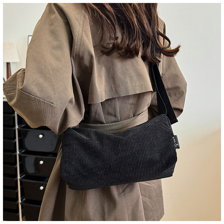 Capacious handheld cosmetic bag