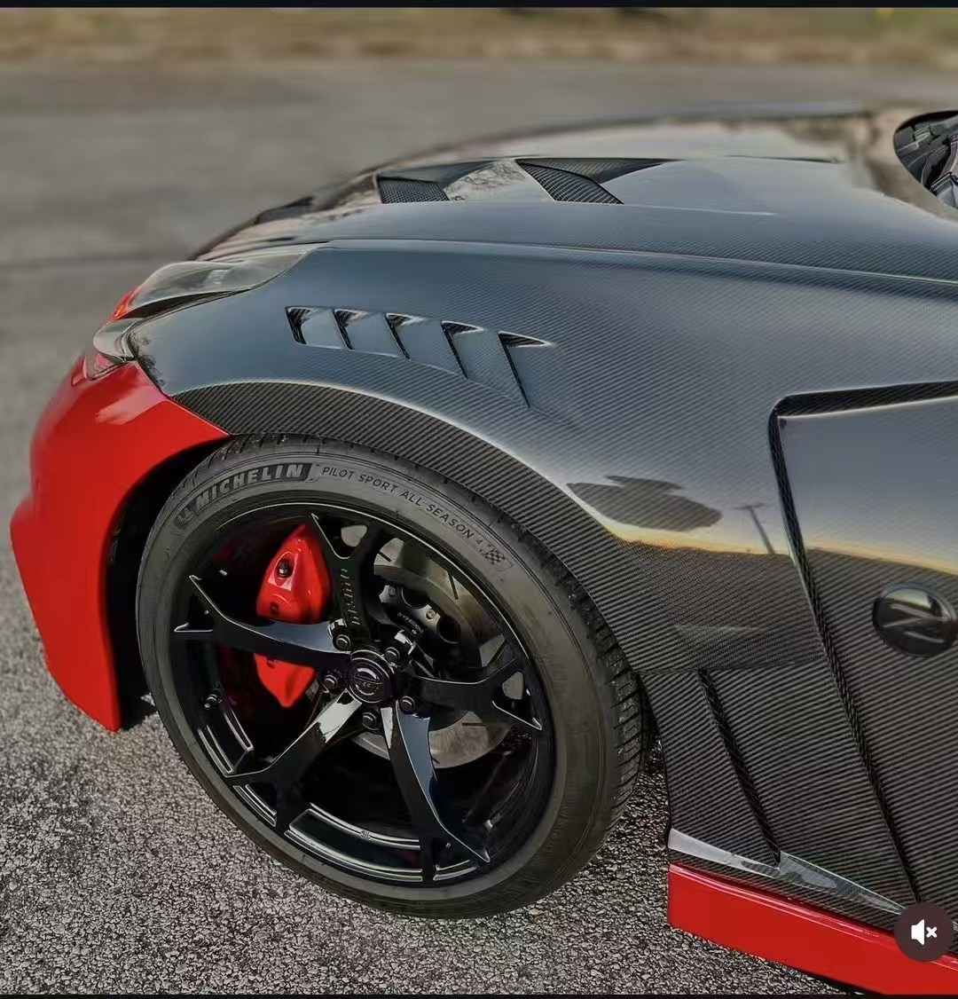 Suitable for Nissan 370Z Modified Lightweight Carbon Fiber Perforated Fender Car Parts Mudguard
