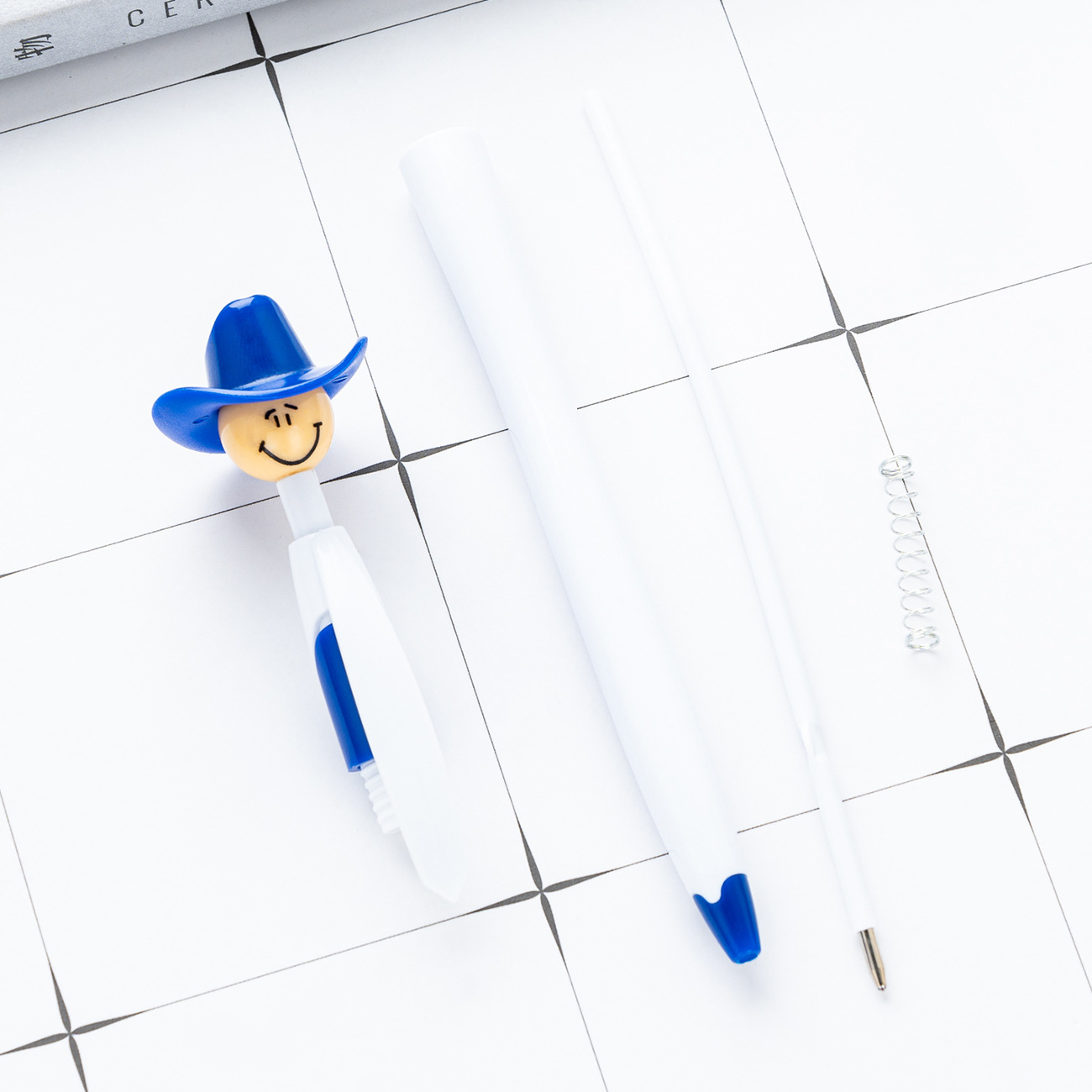 Pequeña calabaza bolígrafo de plástico sombrero de vaquero bolígrafo de juguete se puede imprimir logotipo creativo sonriente plástico bolígrafo al por mayor