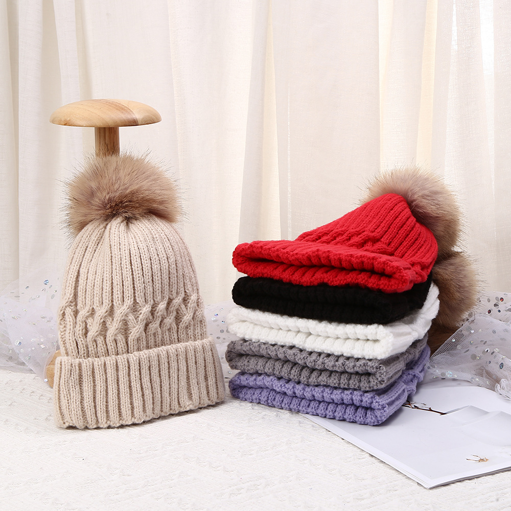 Women's Basic Simple Style Solid Color Pom Poms Eaveless Wool Cap display picture 2