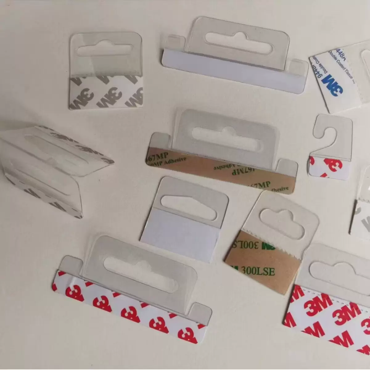 透明PVC挂钩自粘PET贴飞机孔三角孔问号塑料包装盒带背胶
