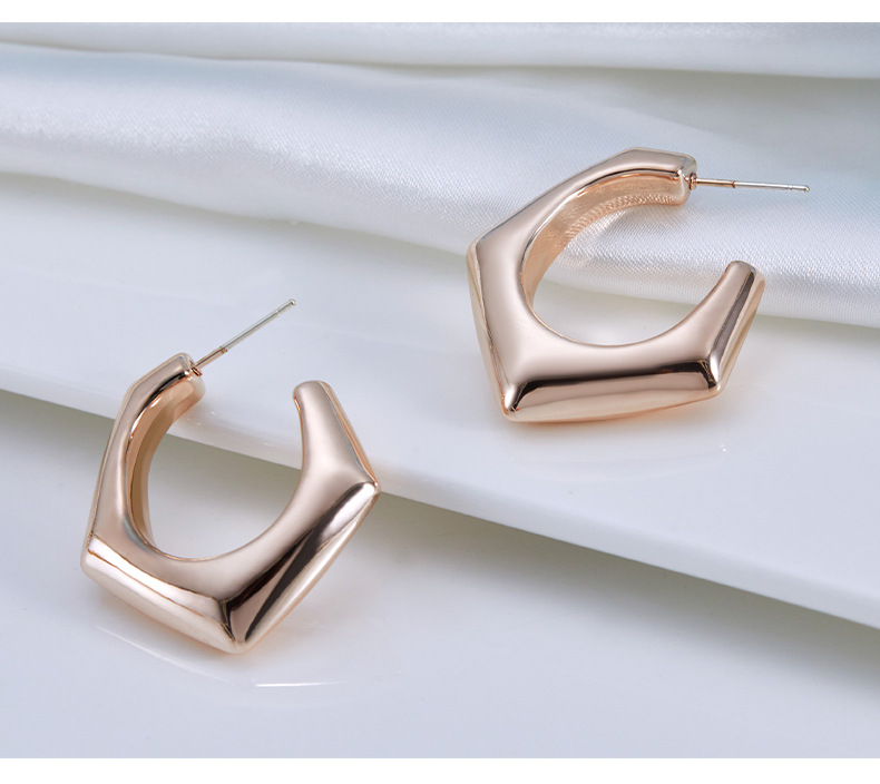 European and American fashion style irregular earrings recommended by Internet celebrities: Geometric metal retro earrings, simple C-shaped large ear rings 12 undefined