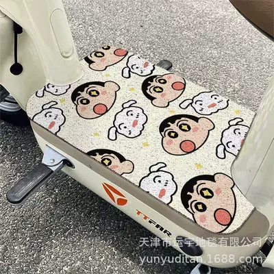Freely Cuttable Electric vehicle foot mat - eye-catching-venus-shin-chan-3060cm-cut-into-rectangular-shape