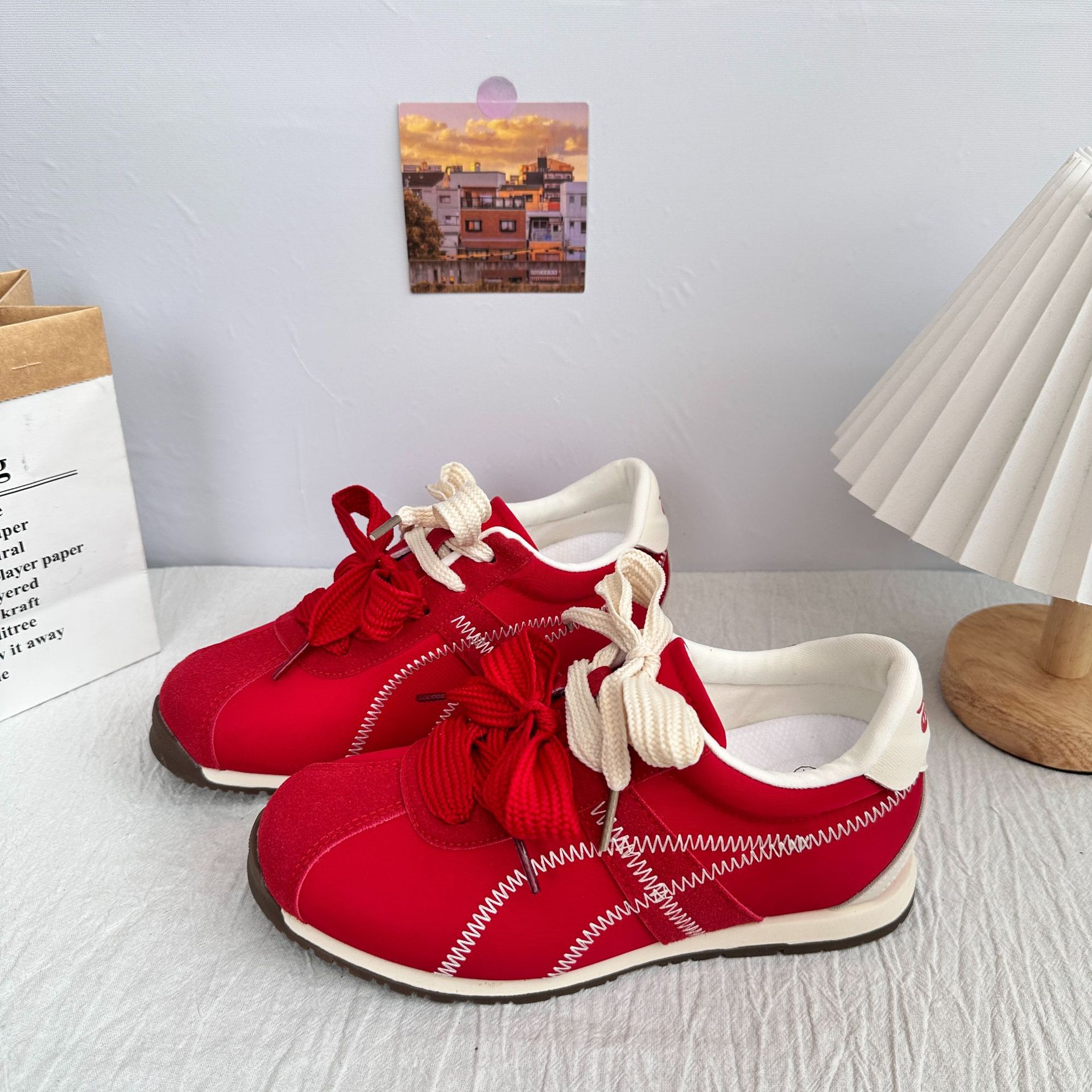 A9905 aumento de altura interior de 3 centímetros de espesor de suela de zapatos de entrenamiento de mujer 2025 nuevos zapatos deportivos casuales de ventana de Hong Kong
