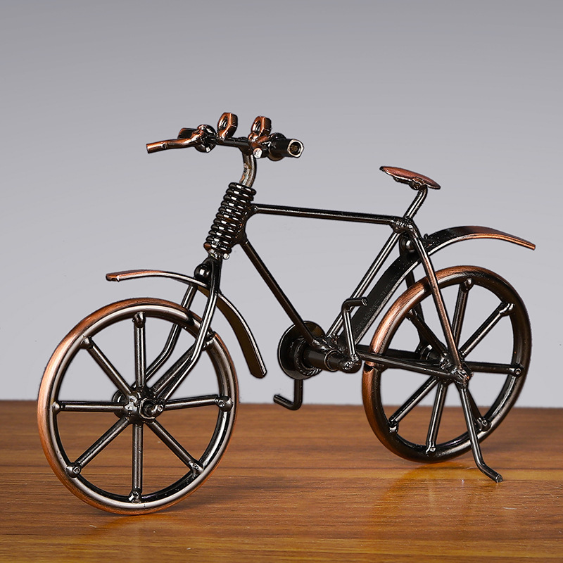 Fabricantes al por mayor de estilo europeo de lujo ligero galvanoplastia de plata adorno de modelo de avión personalidad creativa gabinete de vino entrada muebles para el hogar