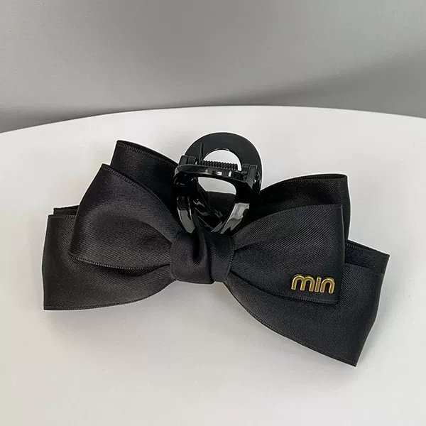 With bow, black