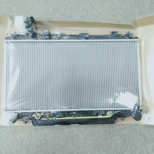Powerful Manufacturer Customized Car Accessories 16400-28140 Radiator Water Tank Suitable for 02Rav4