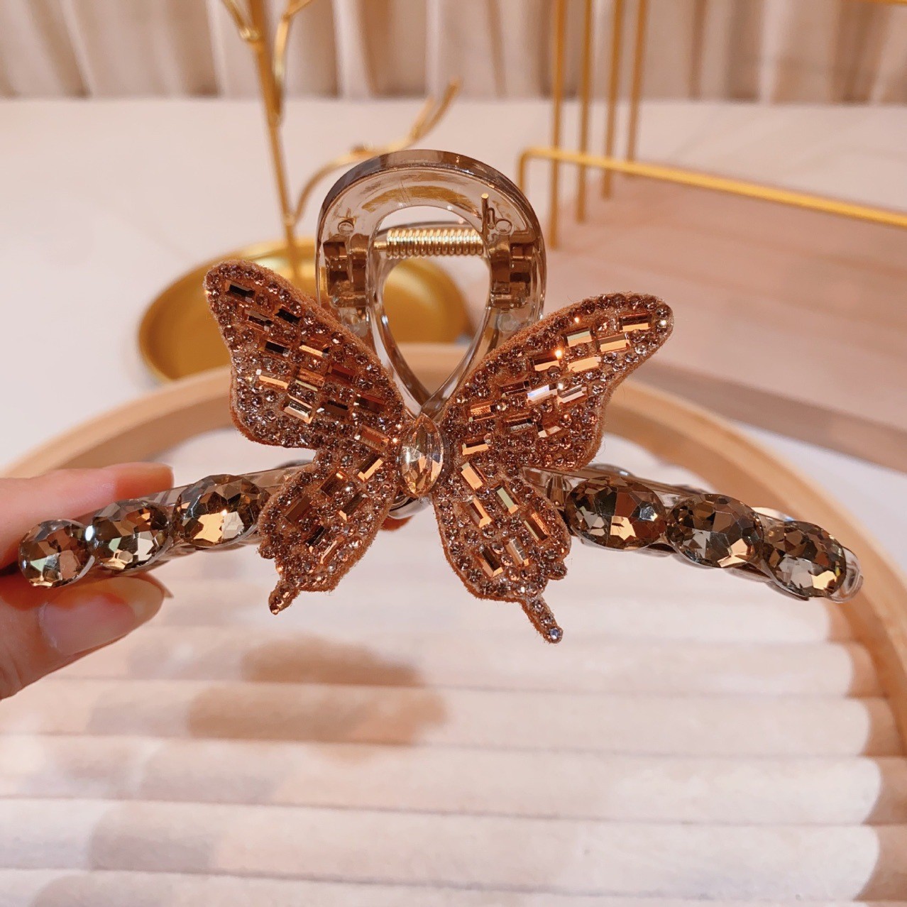 2026秋冬ミンクファー毛皮ヘアクリップ、高級感のある後頭部用大型シャーククリップ、ハート型キラキラ輝くダイヤモンド付き毛皮ヘアクリップ