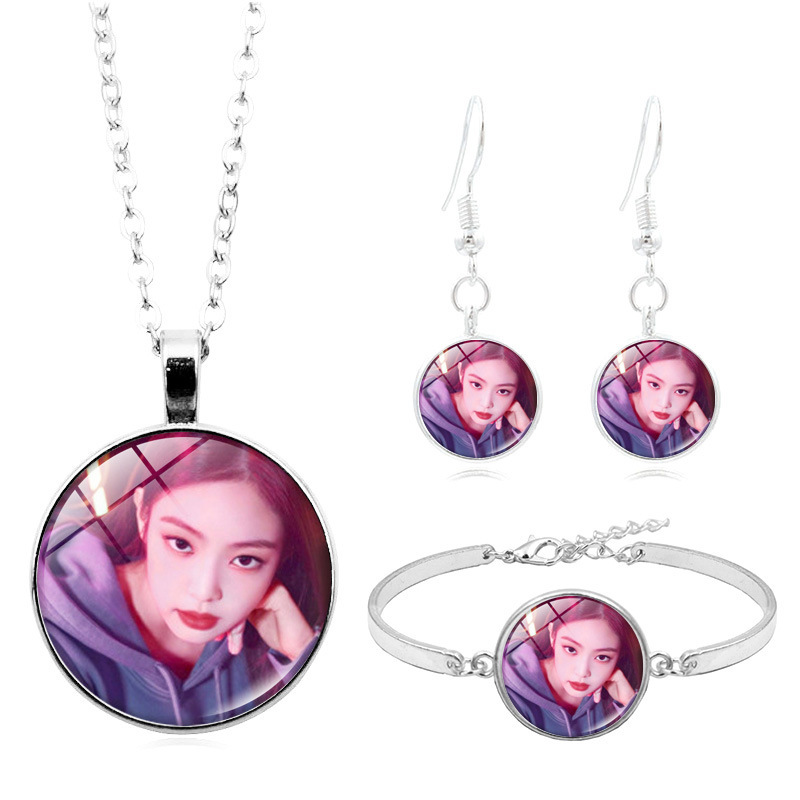 Combinación del Grupo de las mujeres de Corea del Sur Lisa collar traje de moda transfronteriza pulsera de plata pendientes de la joyería traje Rosa regalo de tinta