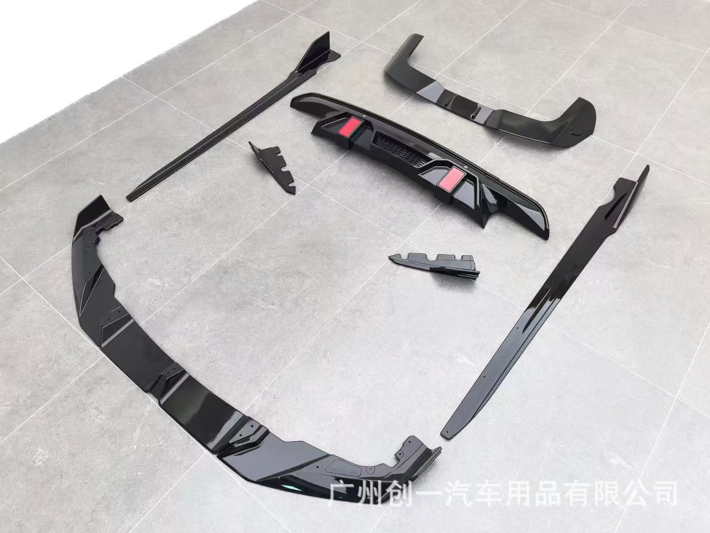Suitable for BMW X5 old model upgrade to new body kit G05, early-stage modification to 23 model X5MF95 front and rear bumper and headlight body kit