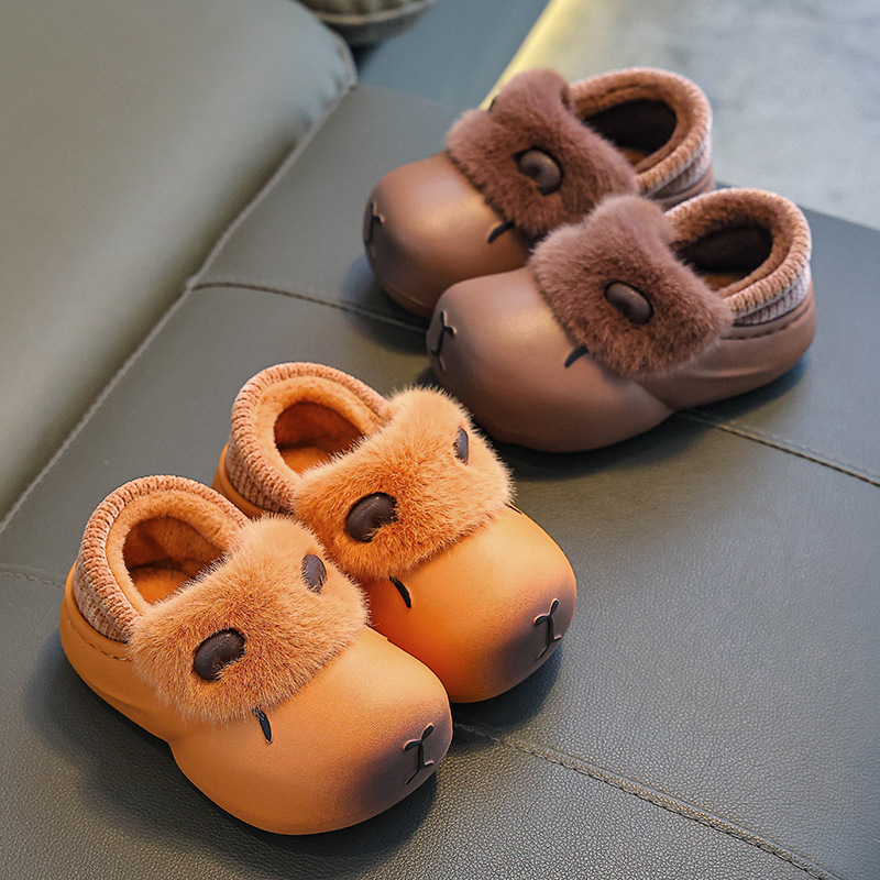 Zapatillas de algodón de invierno para niños Capibara para niños y niñas, calentamiento impermeable, zapatos de algodón para niños de tamaño mediano, bolsas para padres e hijos